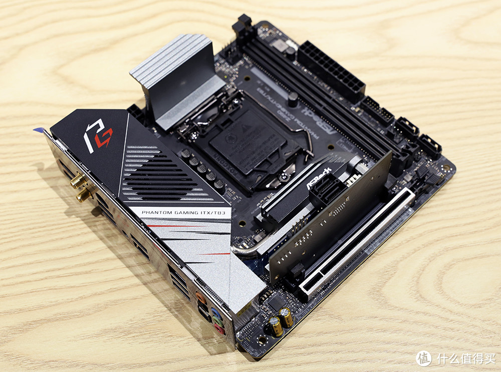 华擎 Z490 Phantom Gaming-ITX/TB3 外观④