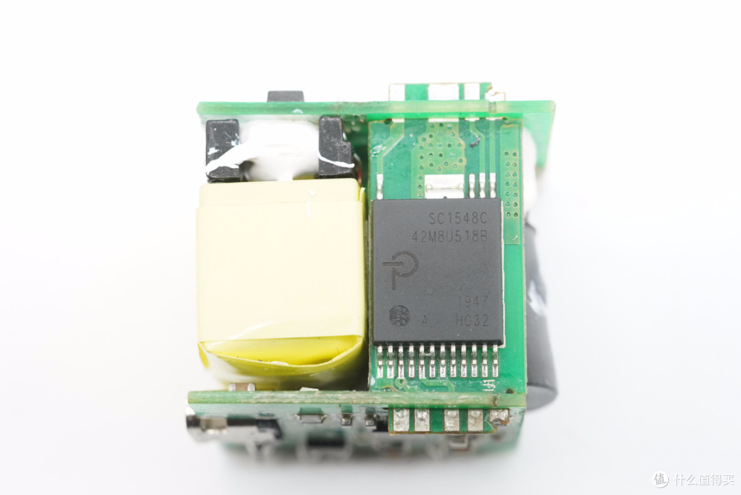 拆解报告:小小黑科技20W USB PD快充充电器FC210