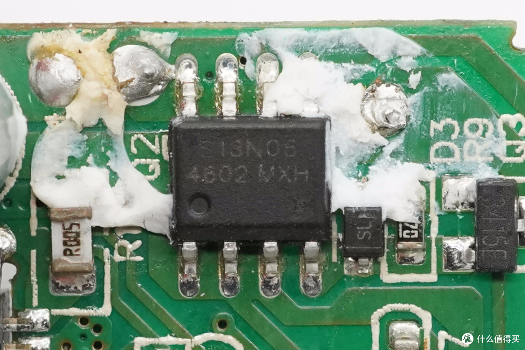 拆解报告:小小黑科技20W USB PD快充充电器FC210