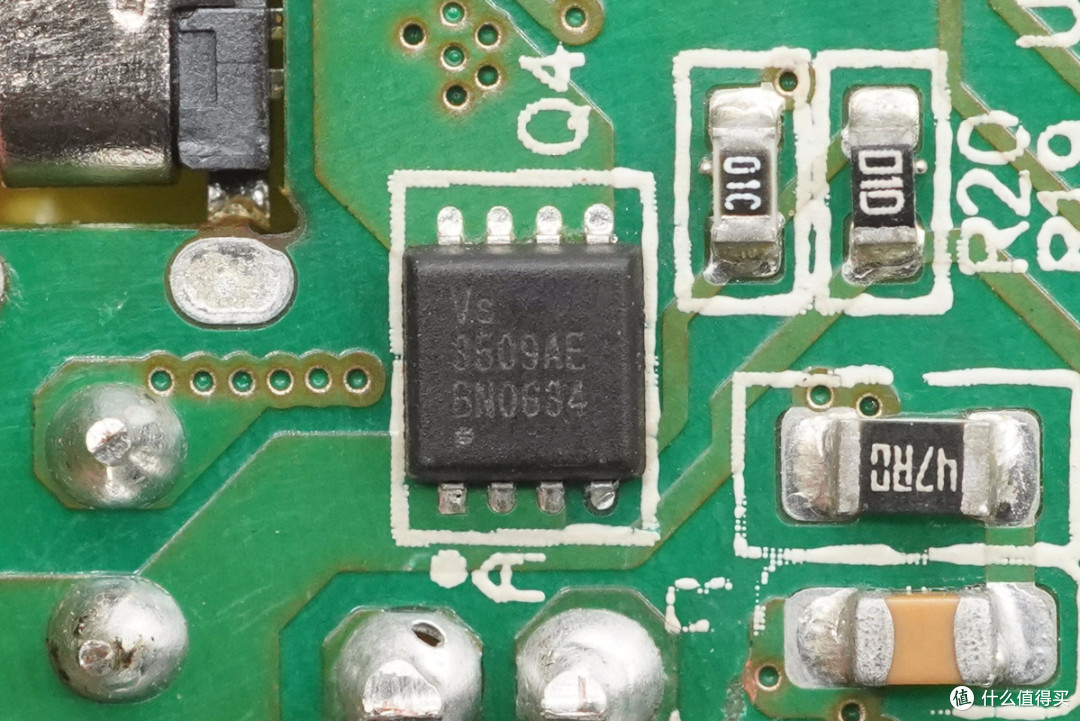 拆解报告:小小黑科技20W USB PD快充充电器FC210