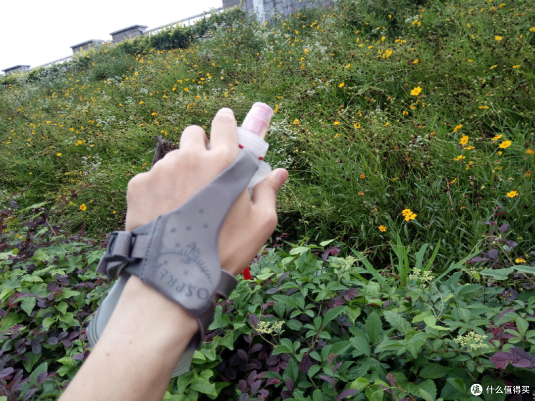 户外跑步中随时补水,Osprey手持多功能水壶体验