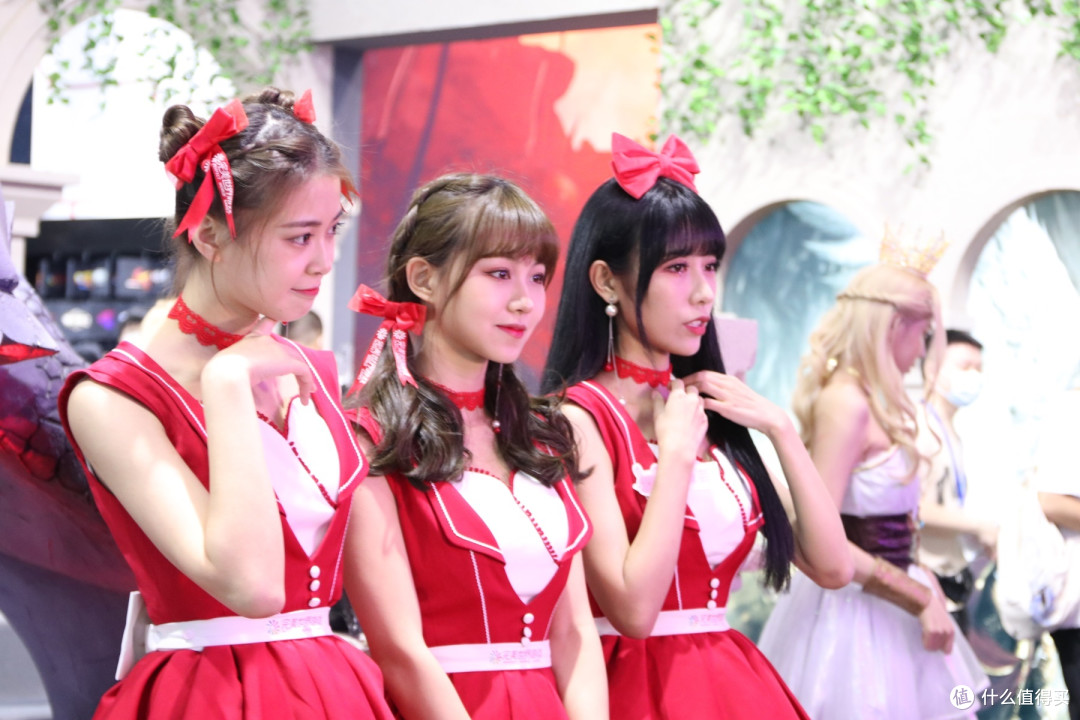 来吧,全是ChinaJoy中的showgirl小姐姐,不带一丝水分