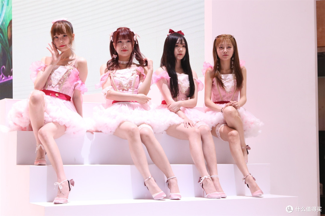 来吧,全是ChinaJoy中的showgirl小姐姐,不带一丝水分