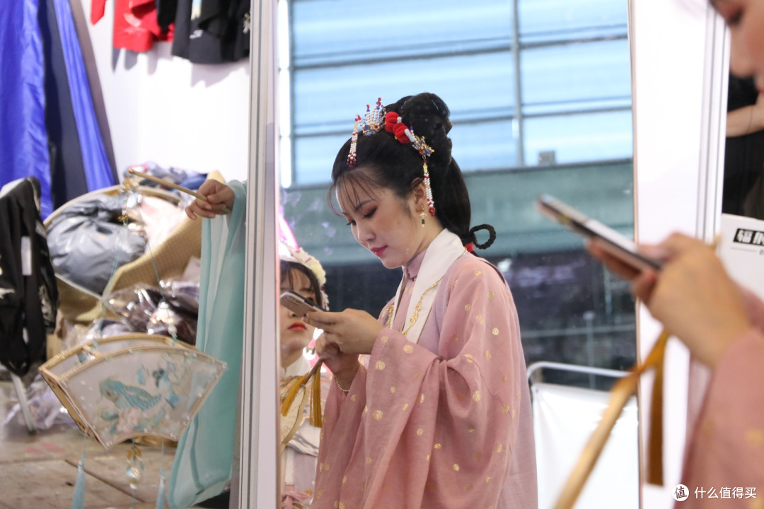 来吧,全是ChinaJoy中的showgirl小姐姐,不带一丝水分