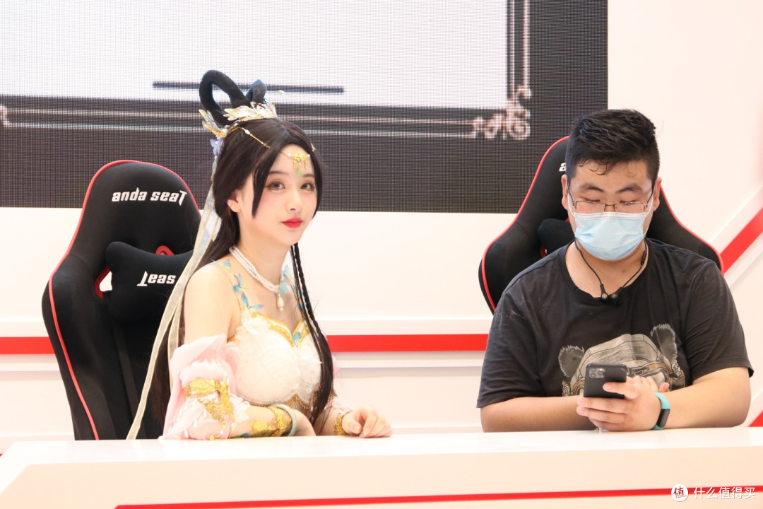 来吧,全是ChinaJoy中的showgirl小姐姐,不带一丝水分
