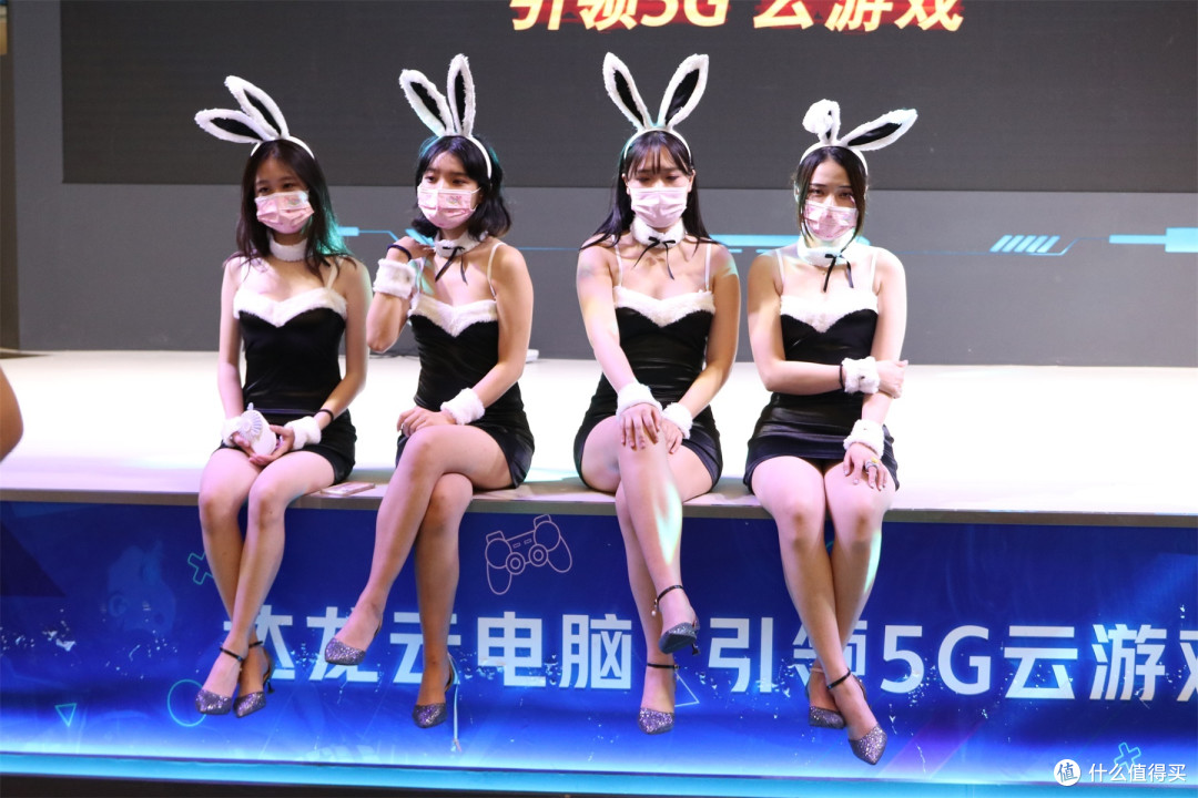 来吧,全是ChinaJoy中的showgirl小姐姐,不带一丝水分