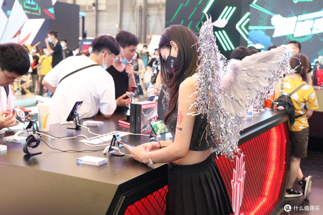 来吧,全是ChinaJoy中的showgirl小姐姐,不带一丝水分