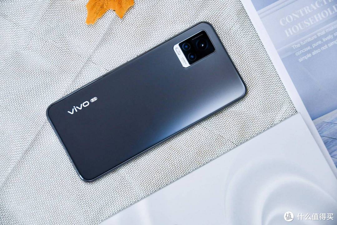 爵士黑轻薄潮品美学， 双重曝光新玩法，vivo S7开箱简评