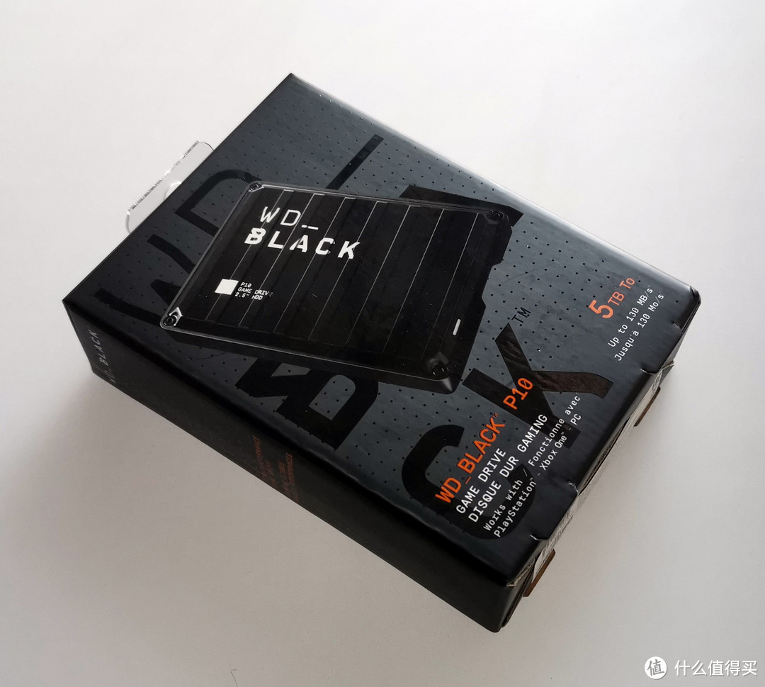 WD 的 BLACK系列，包装盒当然也要黑黑黑！有一种高级感！