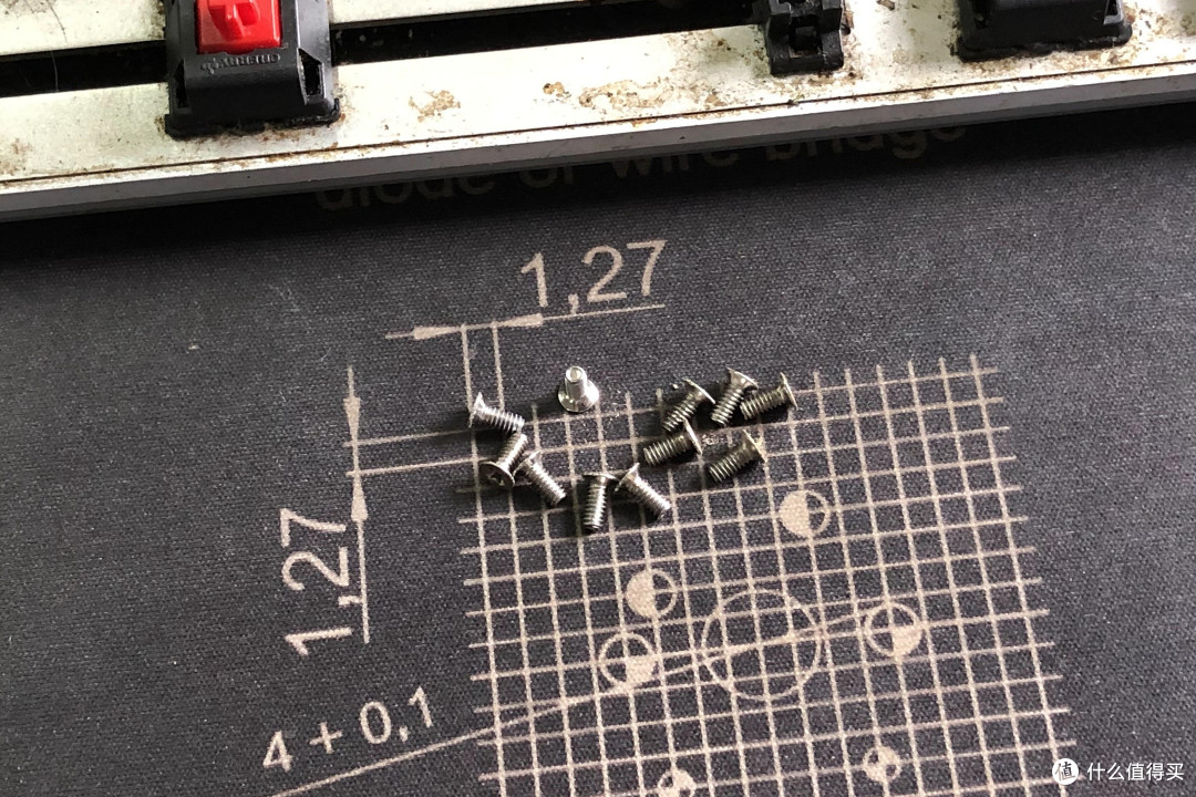 也许这是全网第一篇把樱桃MX8.0键盘彻底拆解的文章