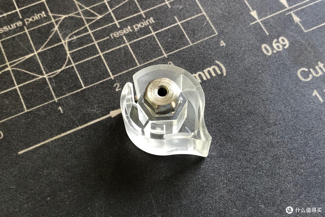 也许这是全网第一篇把樱桃MX8.0键盘彻底拆解的文章