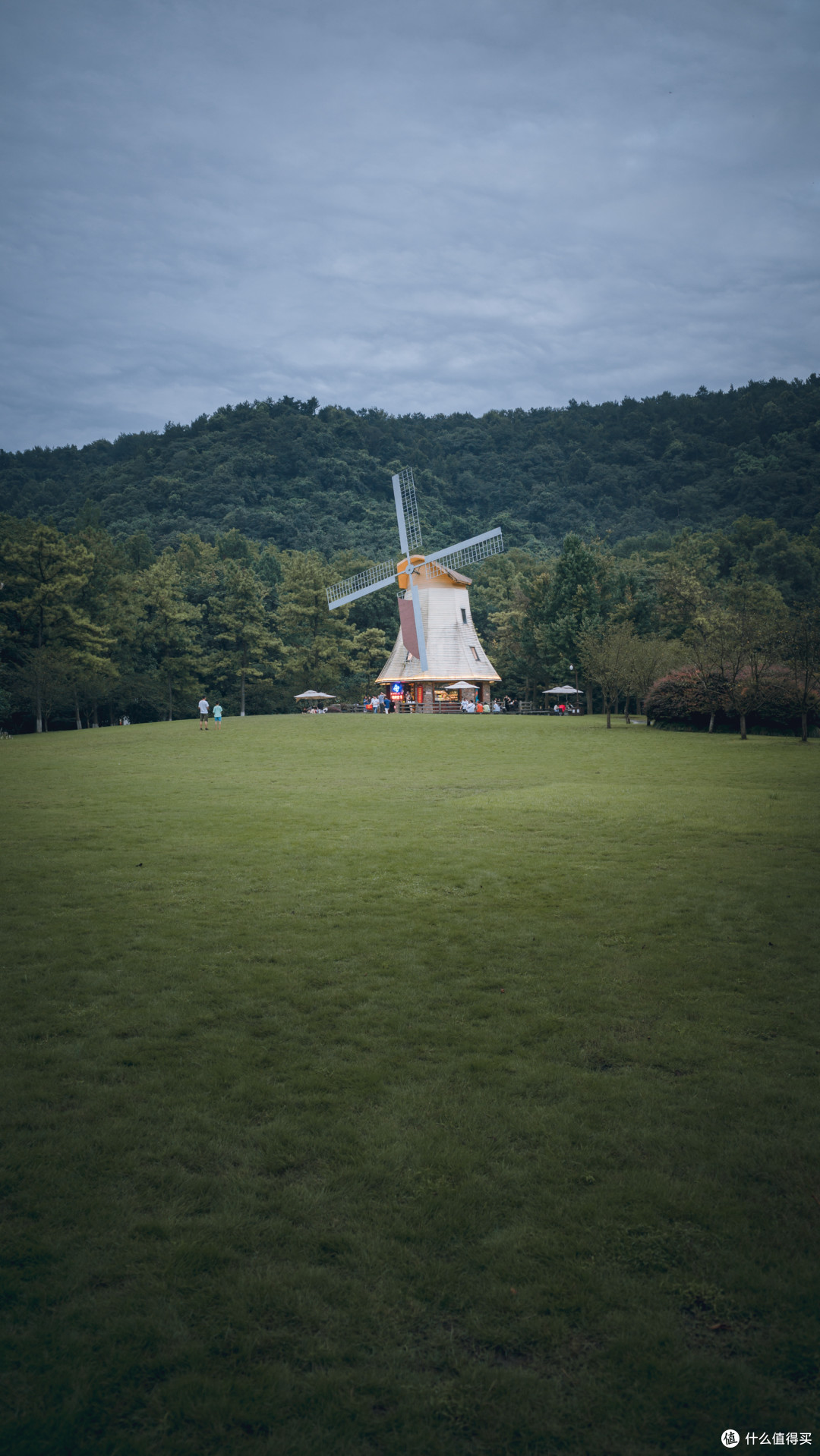 光圈:F2.8  快门:1/50  ISO:100 LR后期调色