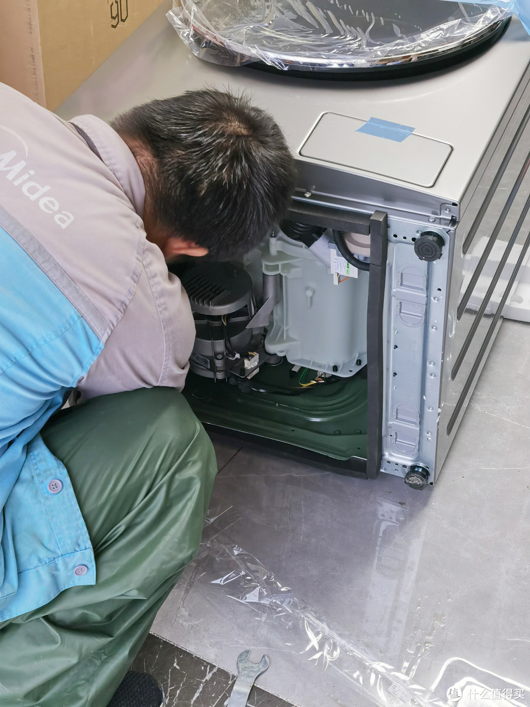 小天鹅tg100v88wmuiady5滚筒洗衣机开箱_家电安装_什么值得买