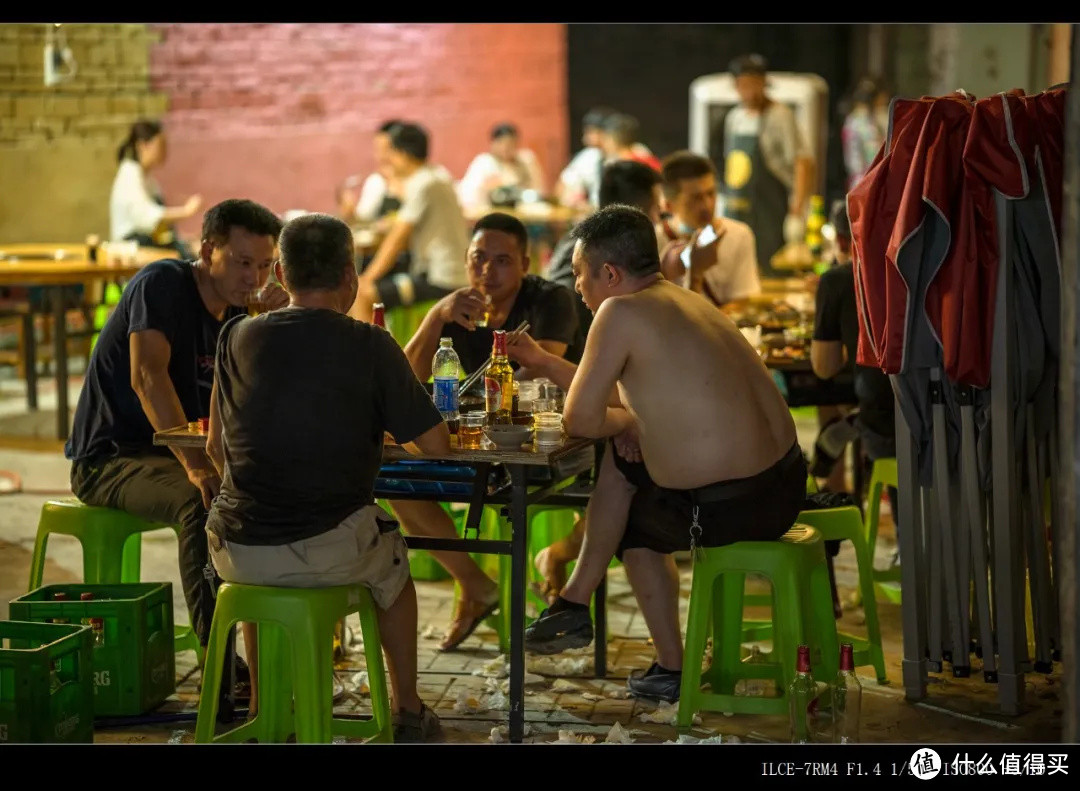 健身成功的适马瘦了！小小的85 F1.4 人像街拍神器