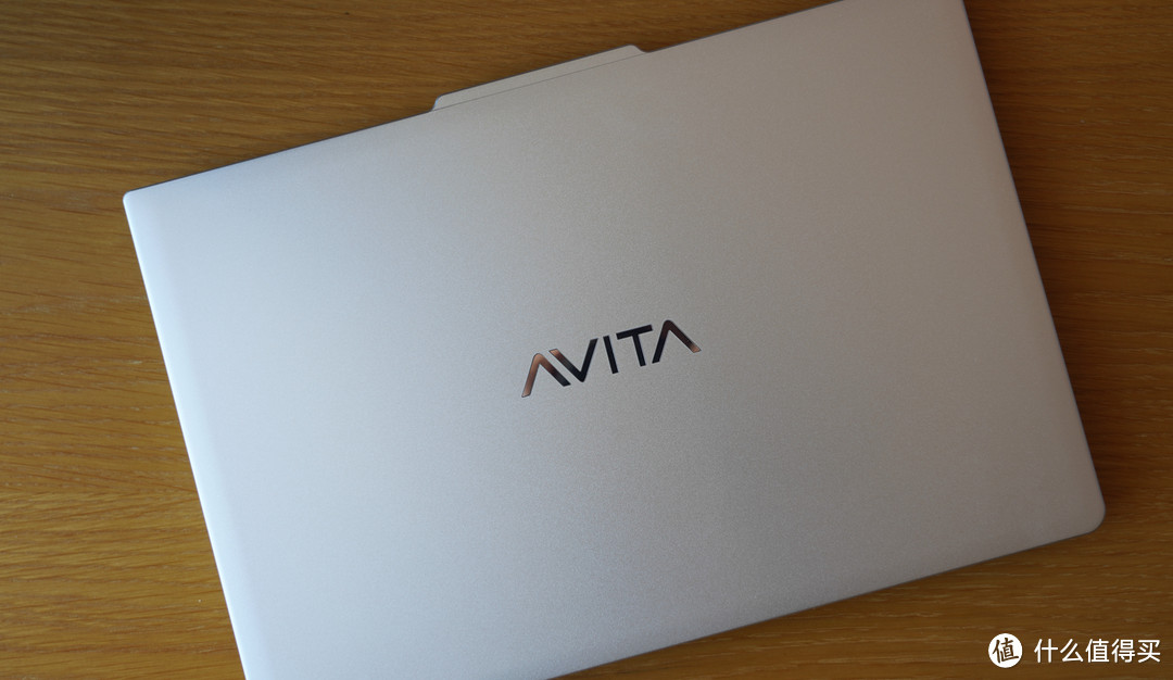 超过14种配色、超窄边设计，这款AVITA LIBER V 14英寸笔记本电脑了解一下
