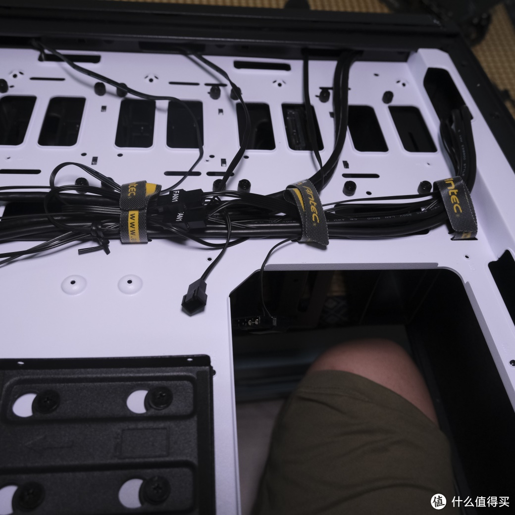 这个机箱彻底治好了我的硬盘不足恐惧症!