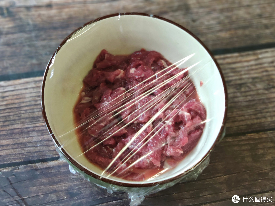 炒牛肉太老嚼不动?掌握三个关键技巧,牛肉细嫩多汁不塞牙