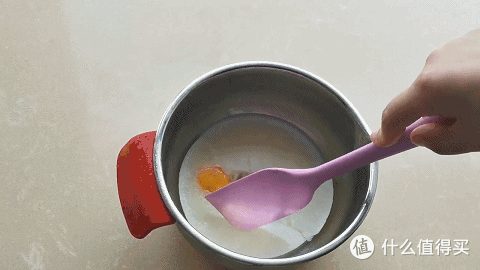 面包表面上色实验|面包怎么有光泽？全蛋液，蛋黄、牛奶…不同液体表现评测