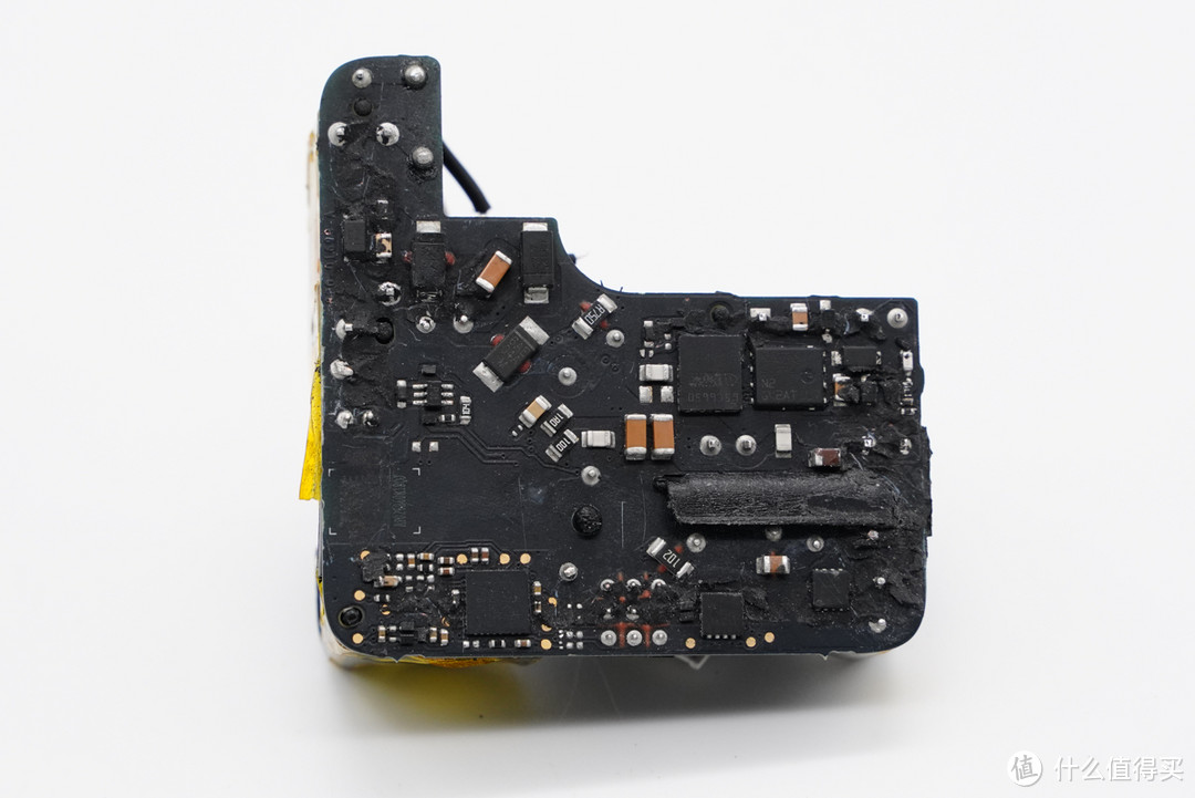 拆解报告：Apple苹果新款30W USB PD快充充电器