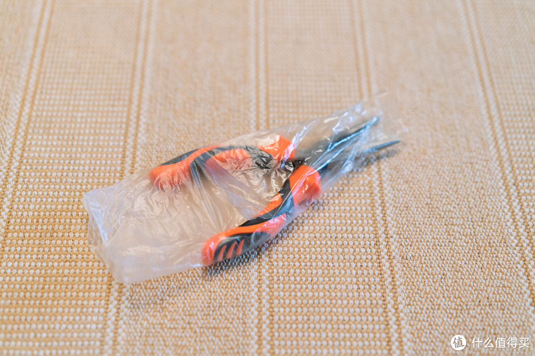 打开后，emmm，果然只有个塑料袋套着