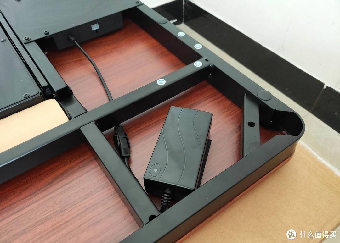 乐歌E5：一款极具人性化的电动升降办公桌