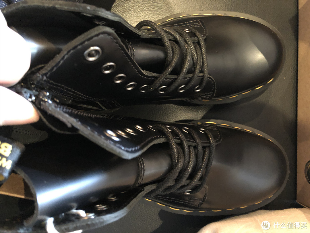 穿上它，妈妈再也不用担心你长不高了！Dr.Martens Jadon开箱！