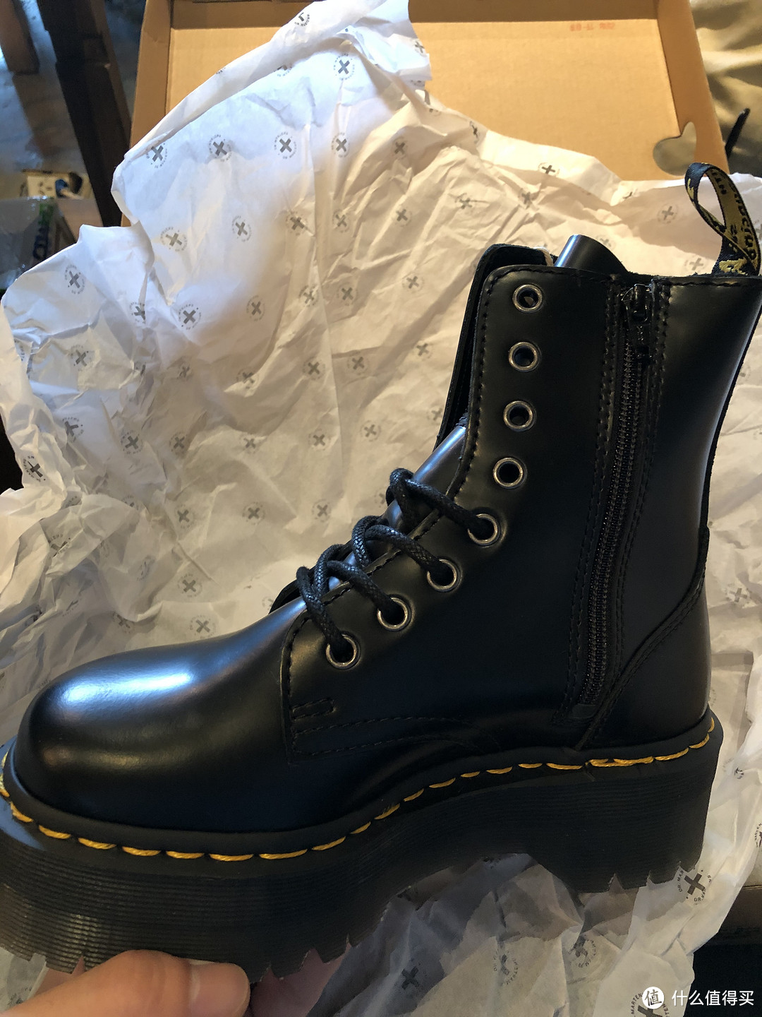 穿上它，妈妈再也不用担心你长不高了！Dr.Martens Jadon开箱！