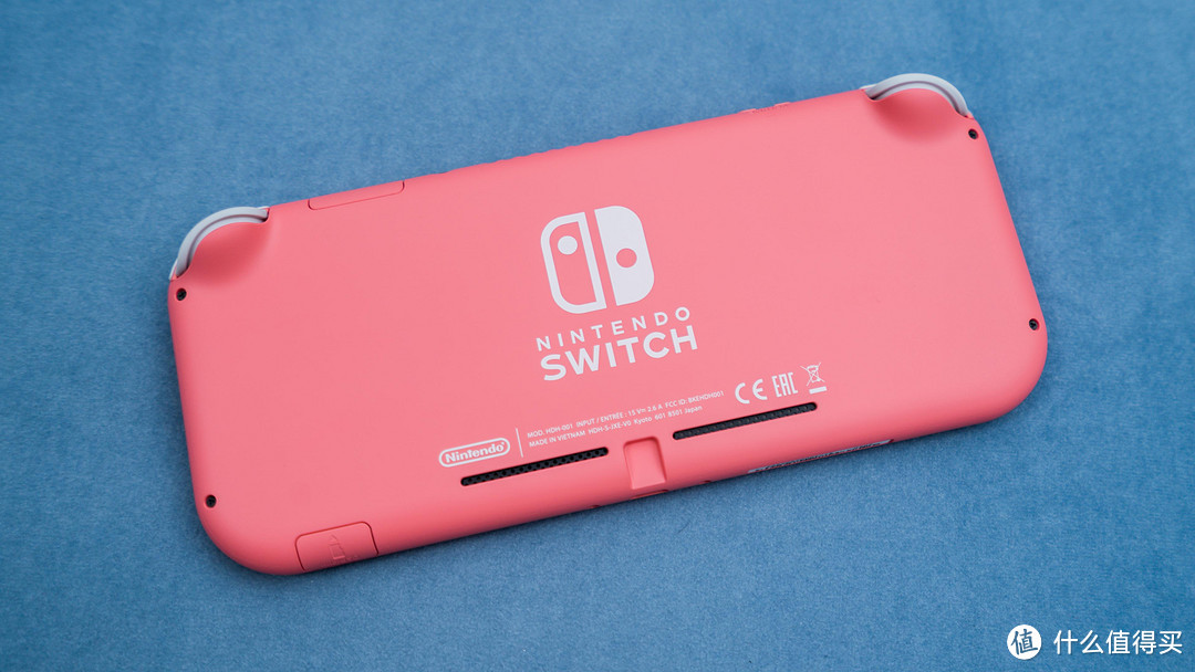 三年前她送我 Switch，今天我送她 Switch lite，这波不亏