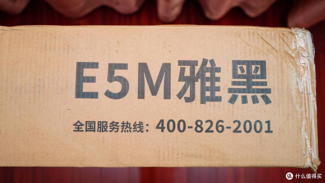 办公娱乐两相宜,做工用料超预期--一款乐歌电动升降桌展示