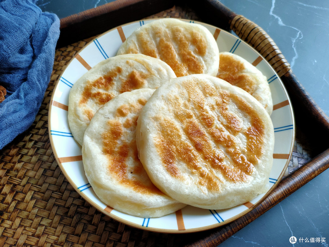 想吃烧饼不用买，自己在家就能做，外酥里软、层次分明，真香