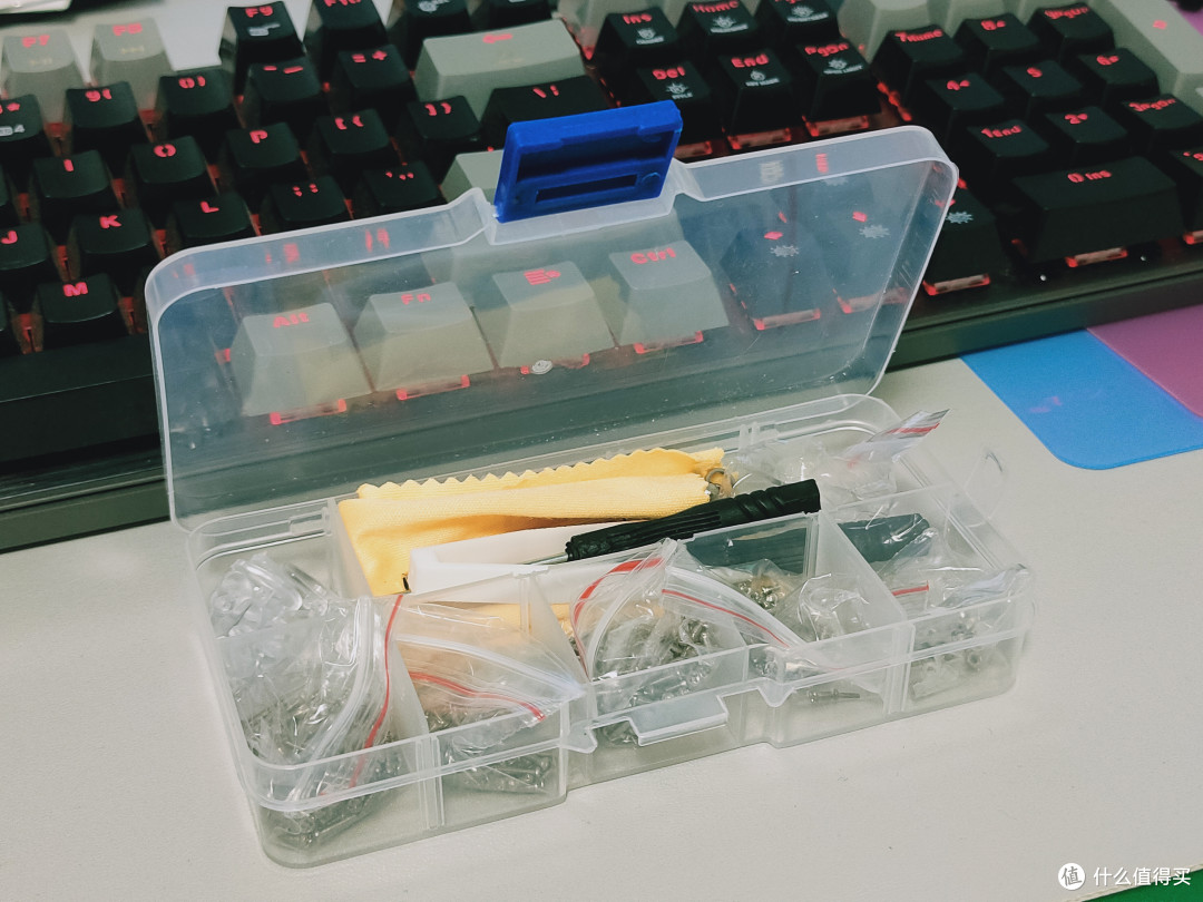各种螺丝和鼻翼
