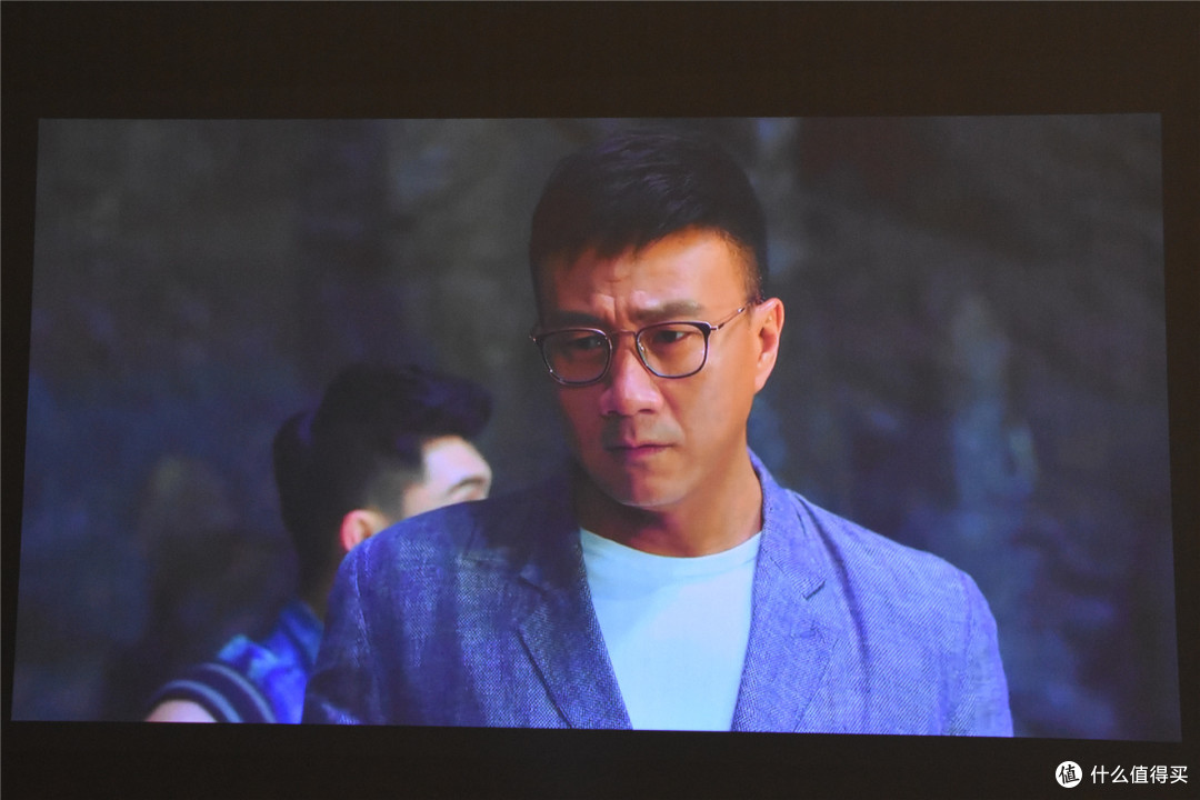 新家和观影升级你会选择投影仪还是大尺寸的电视?