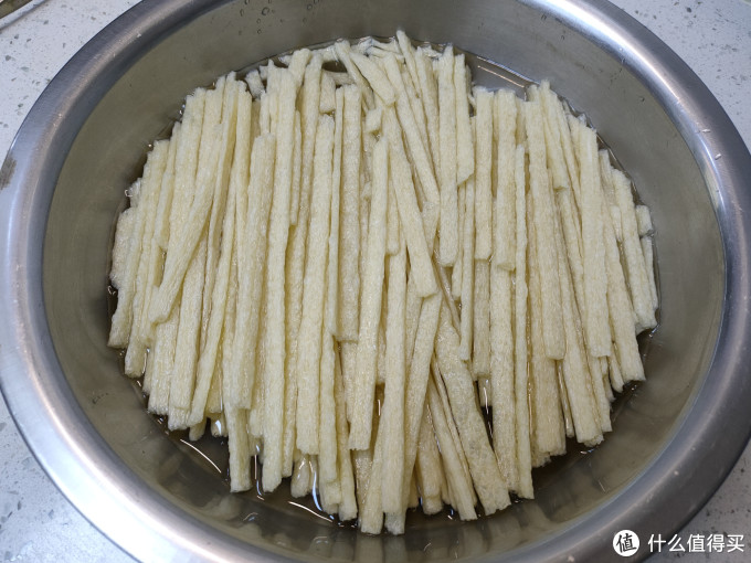 想吃辣条不用买,自己在家就能做,配方做法教给你,一次就成功