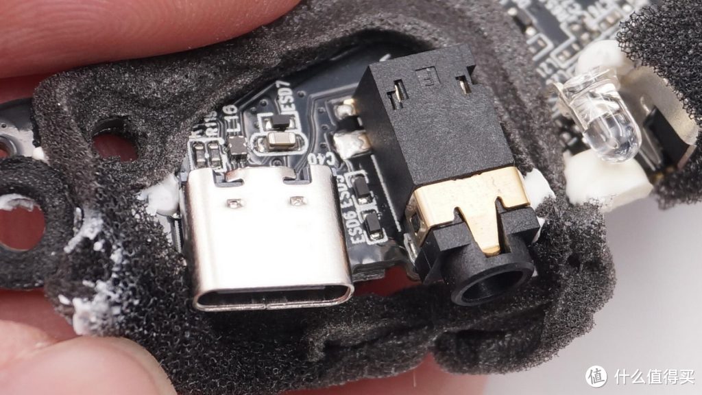 拆解报告:1MORE万魔便携蓝牙音箱