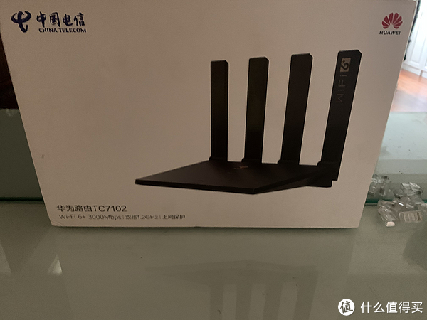 这个就是送的WIFI6路由器。应该是AX3 不带PRO的。据说售价299