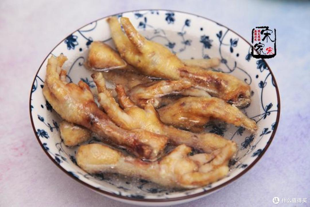 妈妈最拿手的鸡爪做法，不炒不腌，喷香入味，比红烧的还好吃