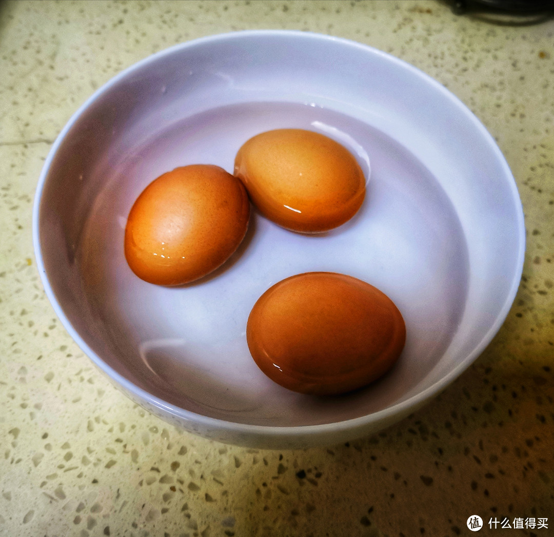 煮好的鸡蛋 每盘一个或半个