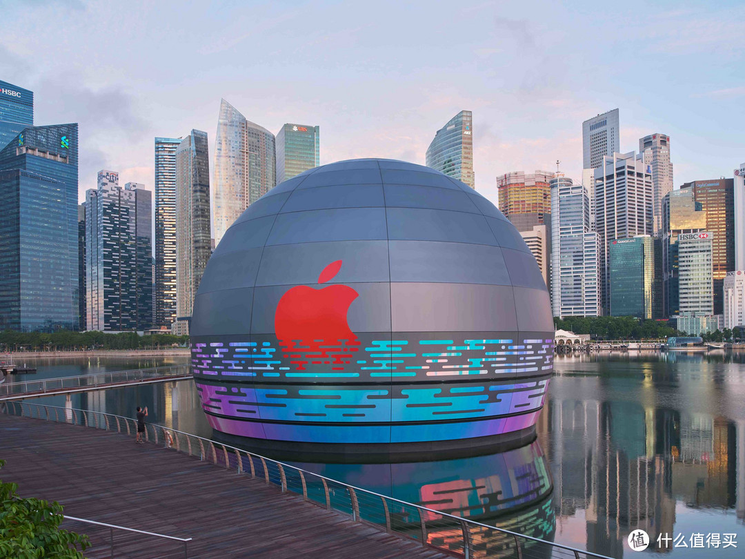 苹果全球首家水上零售店曝光，采用球形设计，灯效绚丽