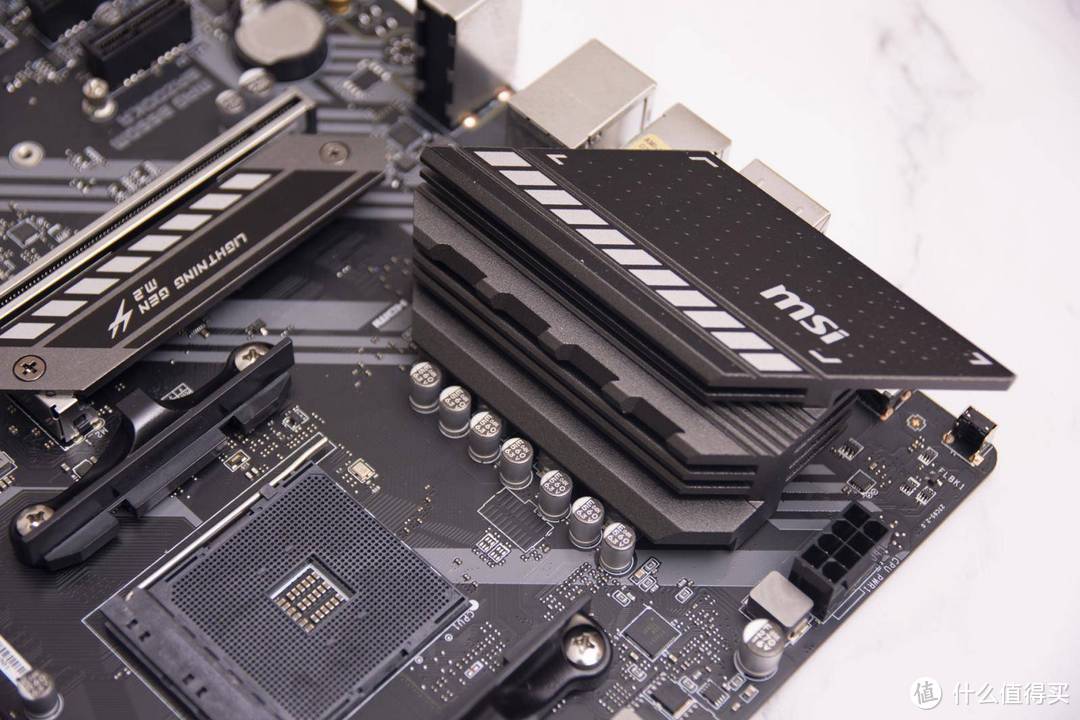 入门级AMD平台装机，240水冷压3500X大材小用，650W电源为升级做足准备
