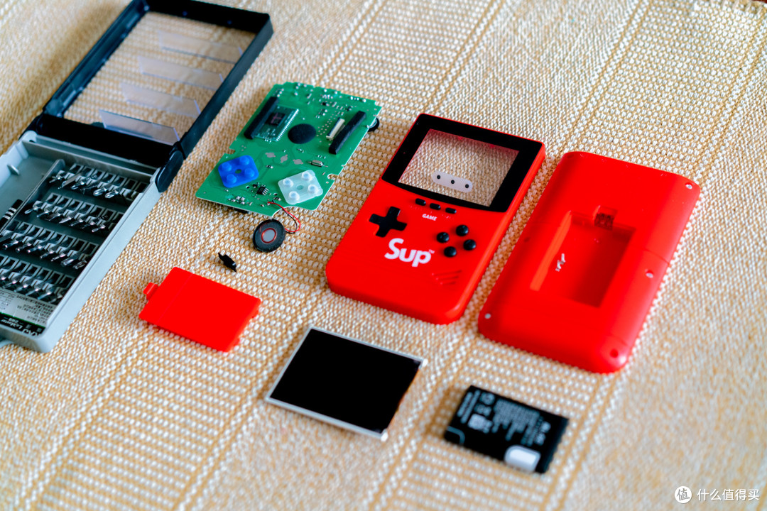 18元包邮“童年回忆”:500合一游戏掌机拆箱晒单+拆解简评