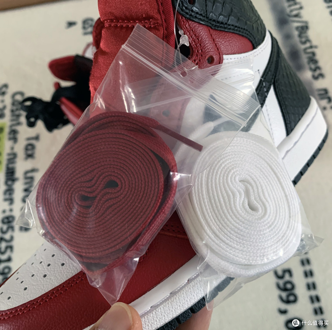 丝绸缘分：再中女款蛇纹AJ1，小晒KangaRoos小众复古慢跑