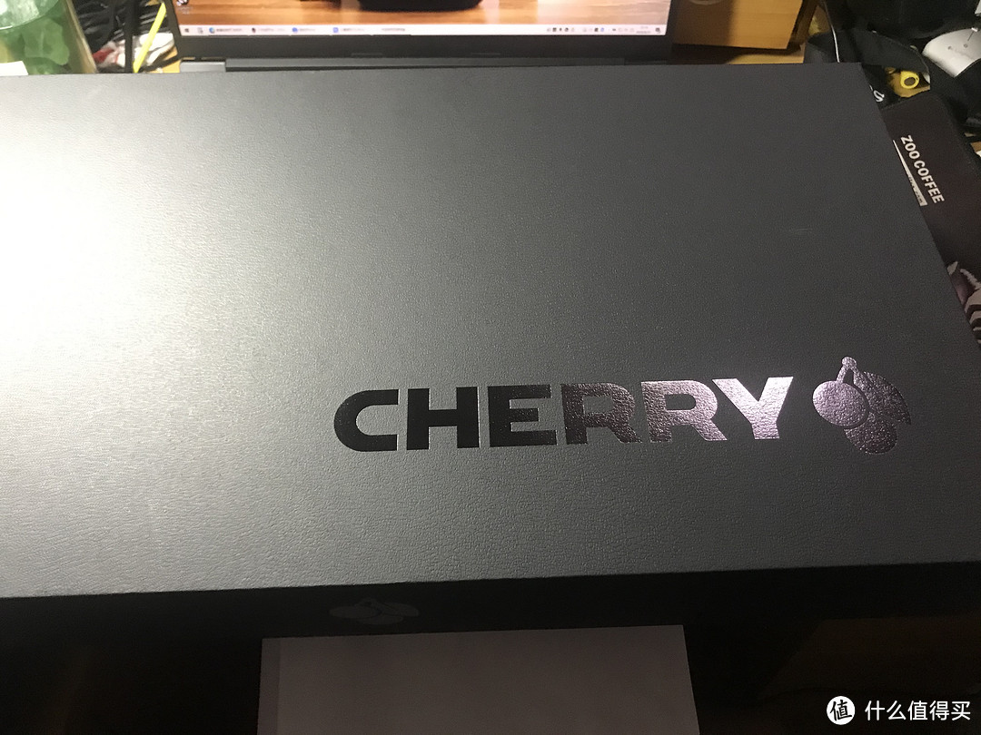 封面的cherry logo品牌感十足