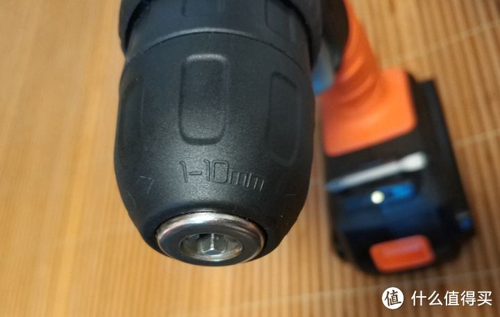 全能轻便-百得20V MAX 双速锂电冲击钻BCD704开箱测评