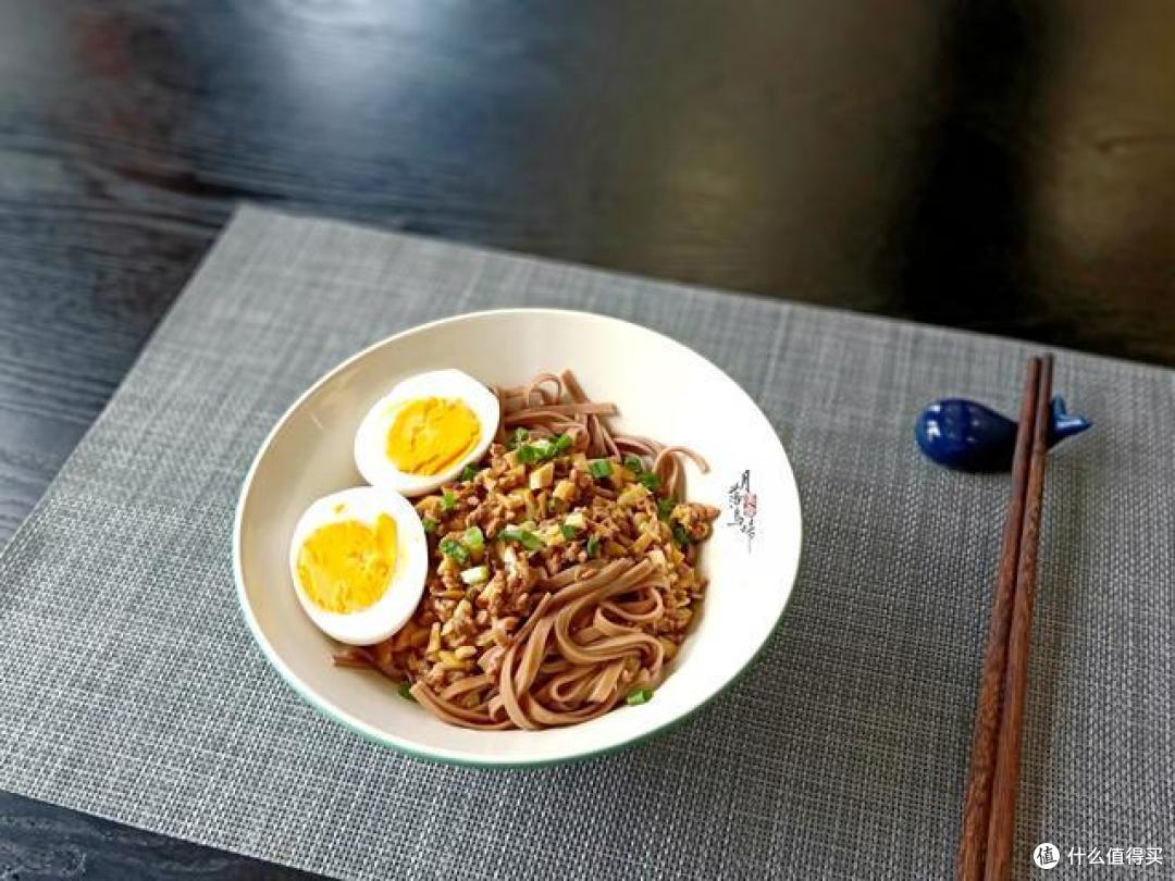 人到中年,早餐宜“粗”不宜细,拌一拌,好吃不贵还能瘦