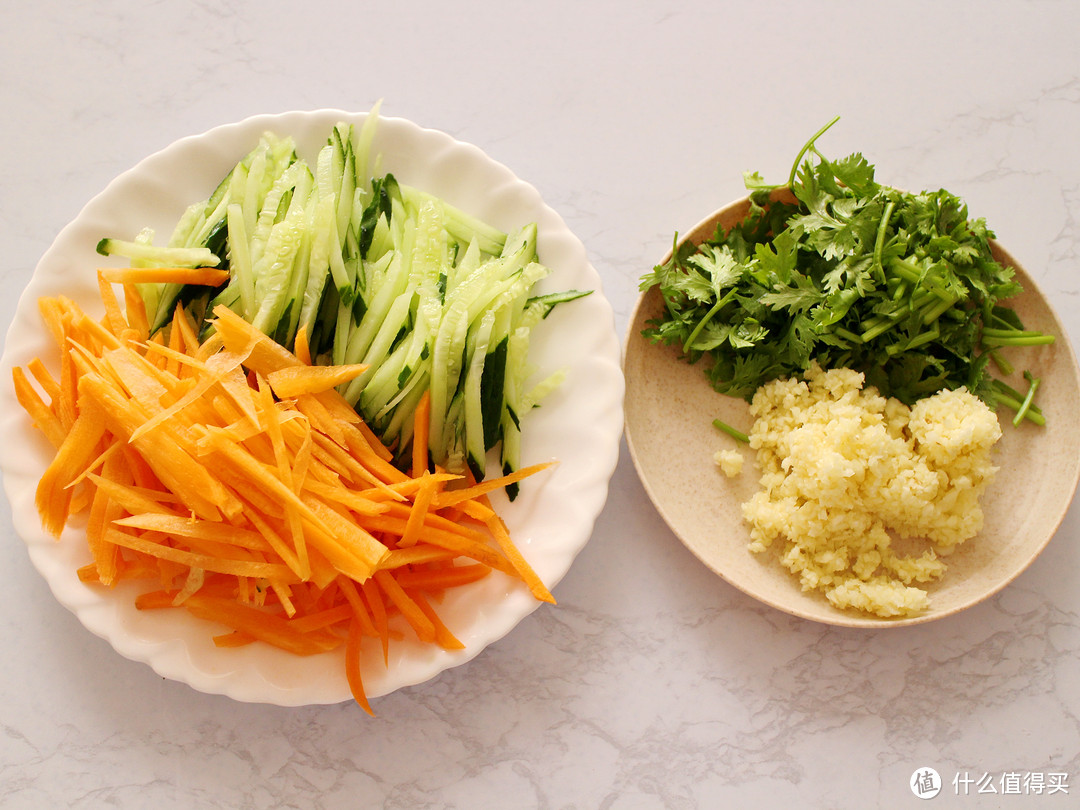 凉拌鸡胸肉丝，10块钱拌一盘，下酒又下饭，爽口开胃补足了蛋白质