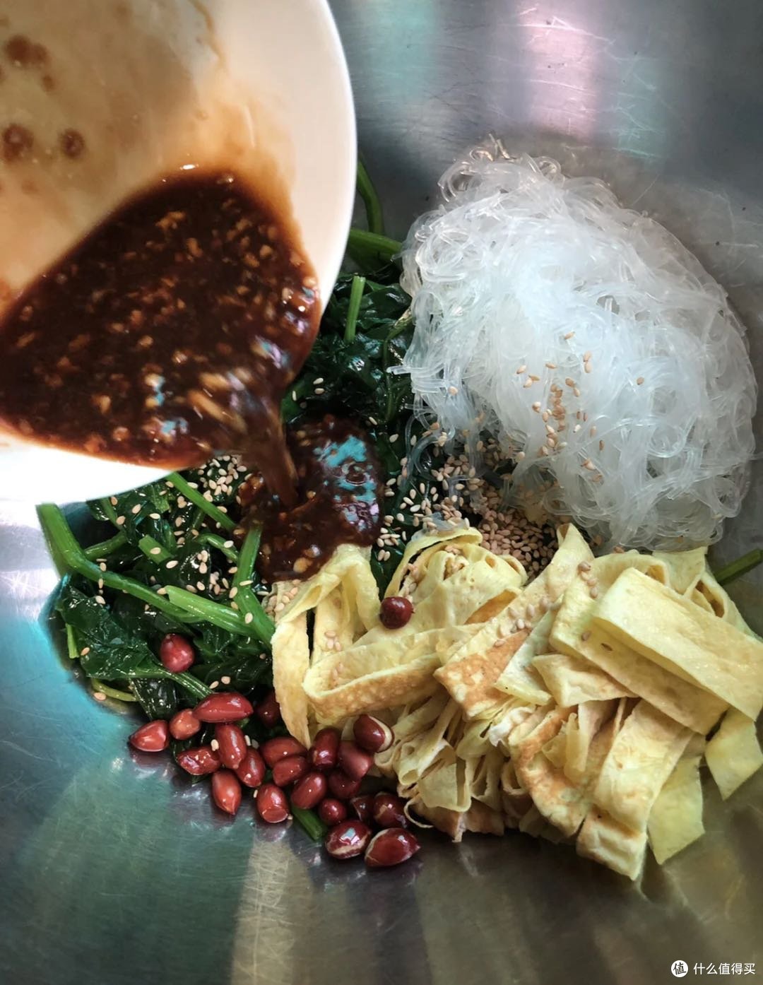 令人垂涎的小凉菜——超级爽口的凉拌粉丝菠菜,加了它,满口留香