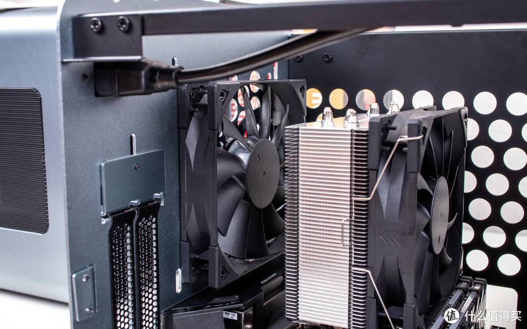 ITX市场内的有力补充——乔思伯V8机箱测评