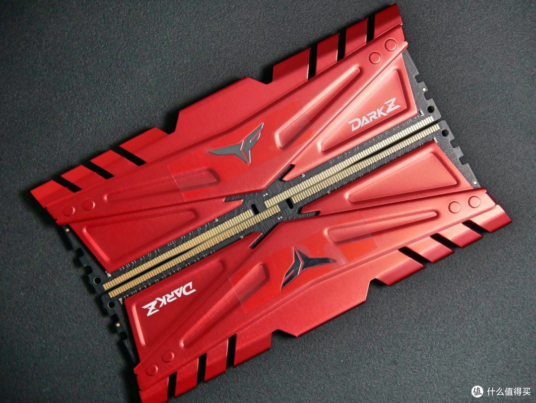 内存你更看中容量还是 RGB——十铨 冥神 Dark Z 32GB 3