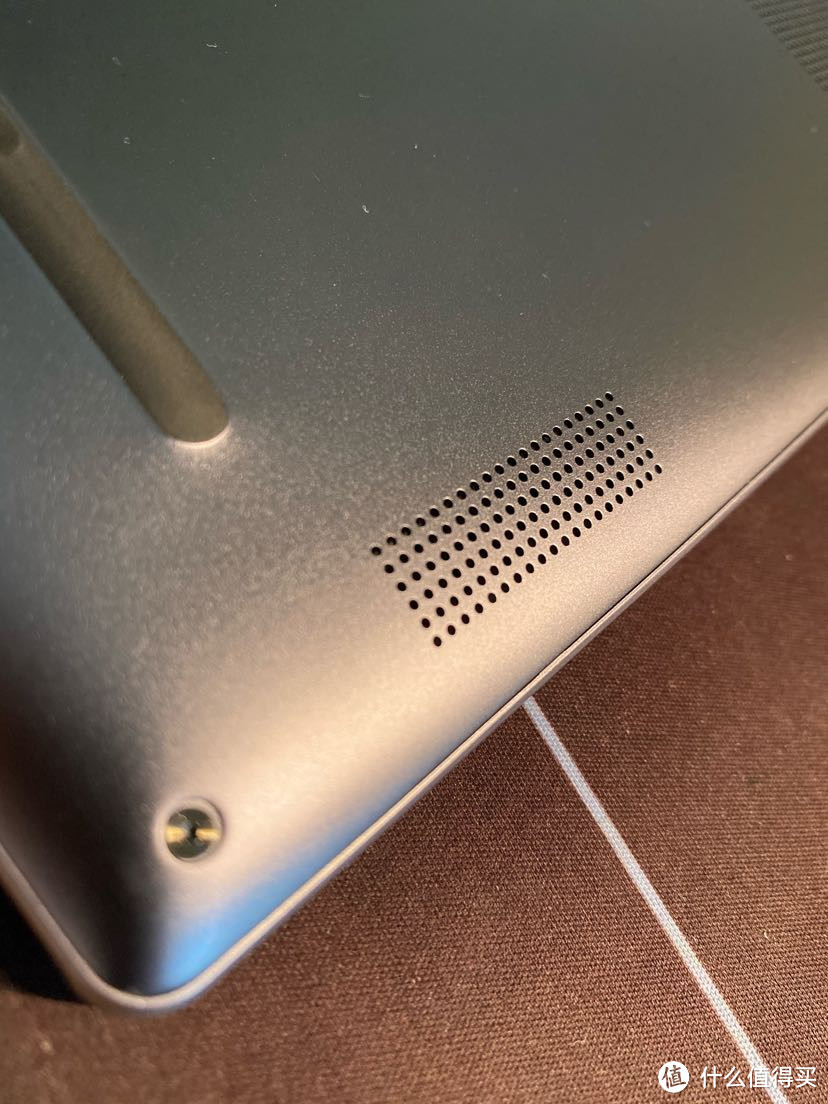 Matebook的音箱,双边各一个