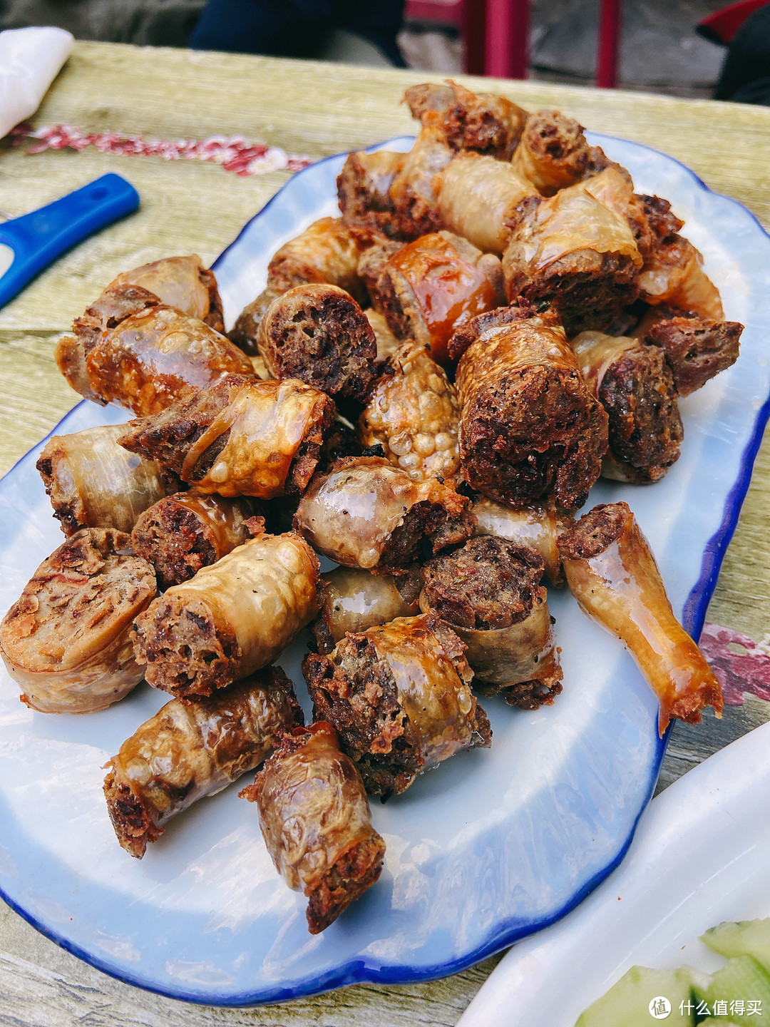 羊肠,外面是羊肠里面是肉,油炸的,额,这个味道无法接受,整盘都留下了.